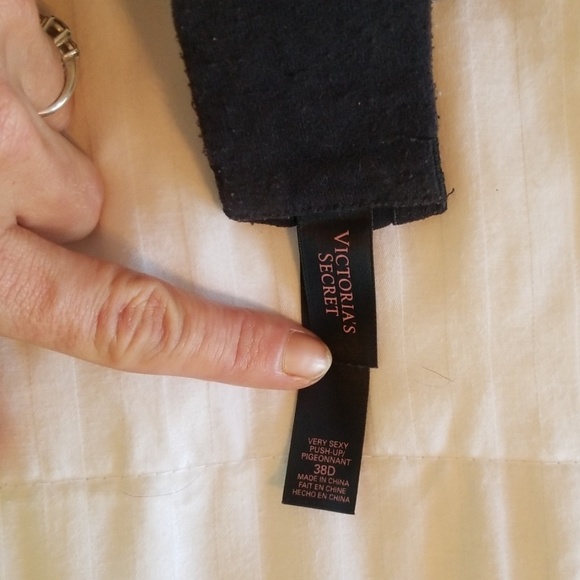 Victoria's secret bra - Picture 2 of 4